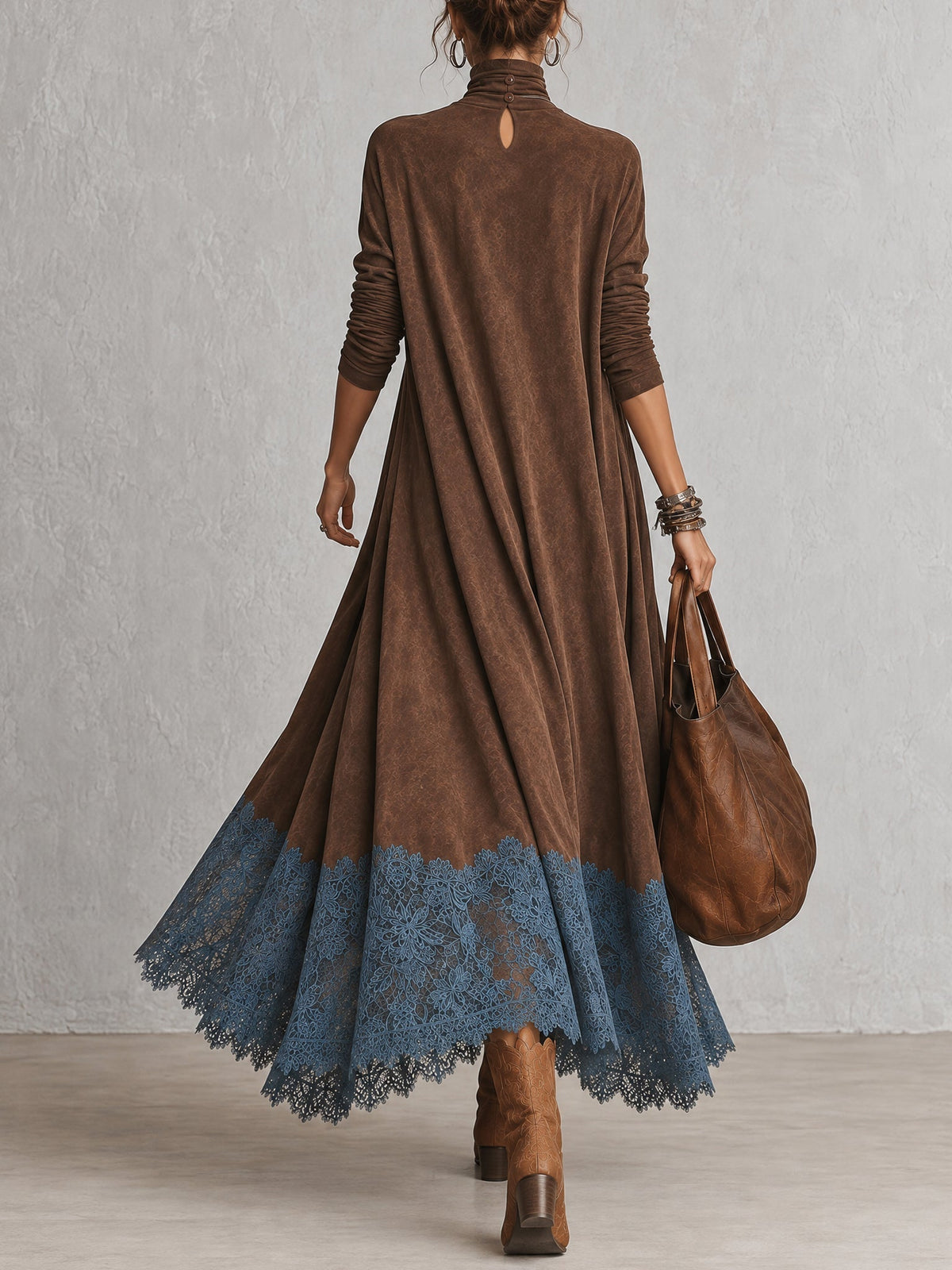 Vestido largo marrón de efecto ante y bajo de encaje azul, vista posterior