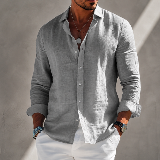Camisa ligera de verano gris con cuello camisero y botones frontales