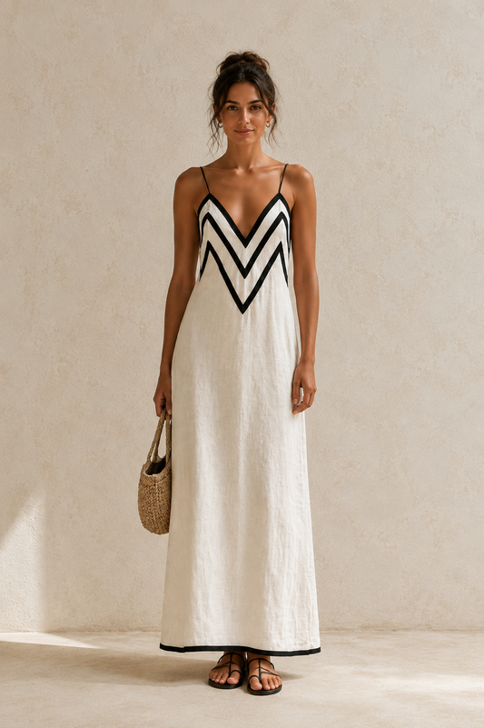 Vestido largo de tirantes con diseño en V y galón zigzag negro; falda amplia