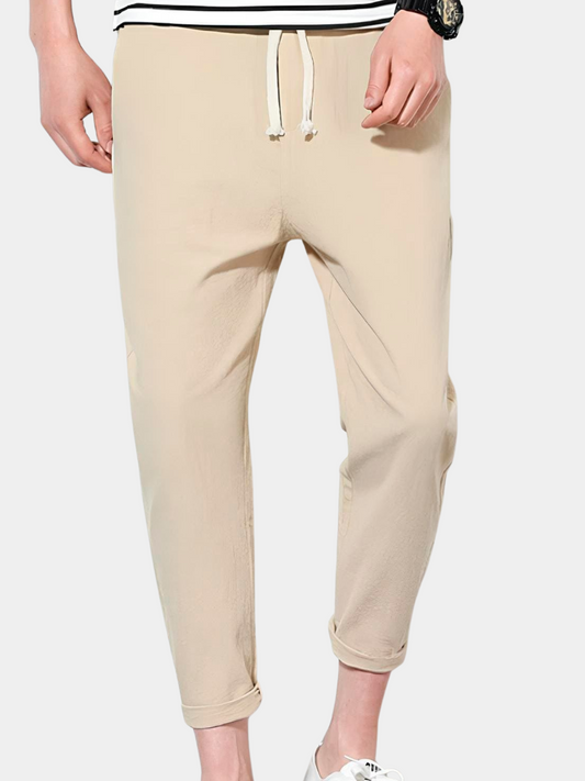 Pantalón cómodo beige con cordón ajustable y tiro entallado