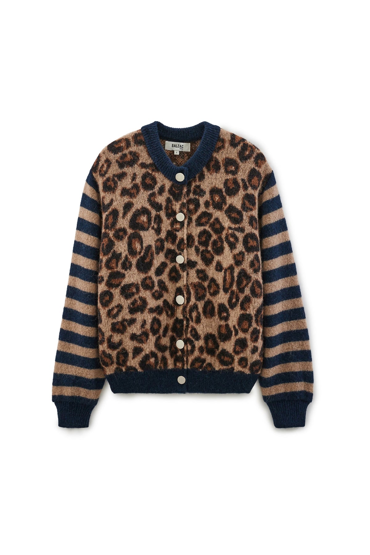Cárdigan Idole de frente, con botones, cuerpo de leopardo y mangas rayadas