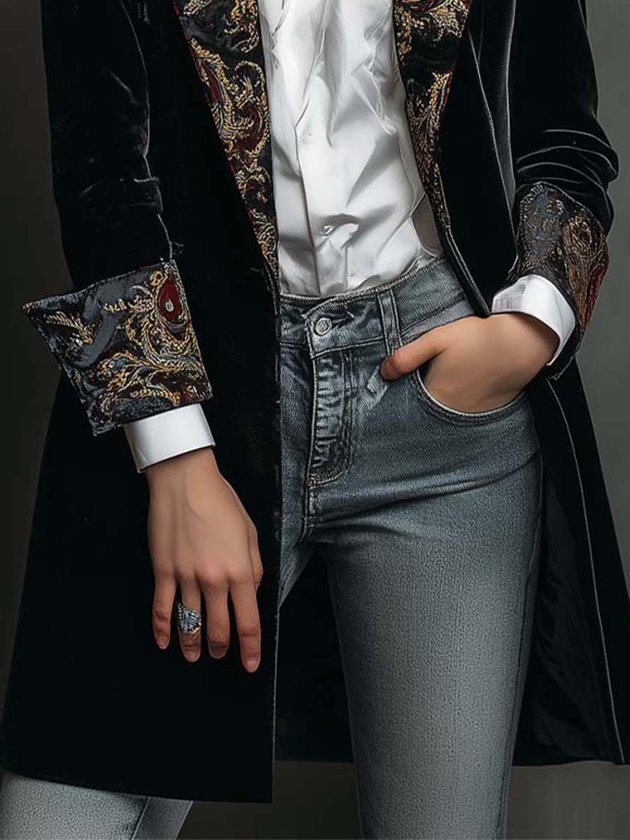 Blazer negro de mujer con estampado barroco en puños y paneles laterales