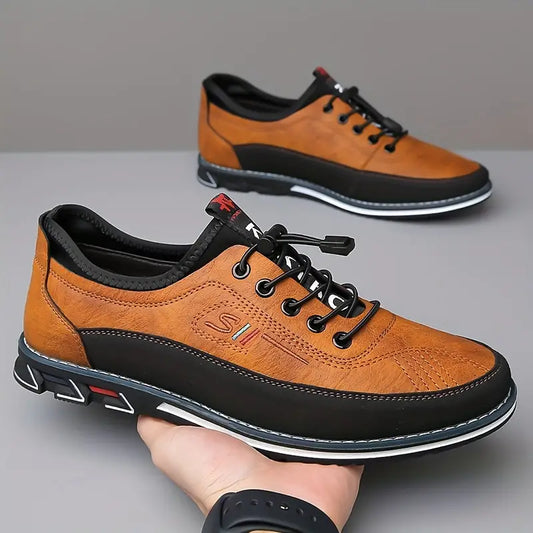 Zapatos Oxford de piel caramelo con cordones negros, suela negra y ribete blanco
