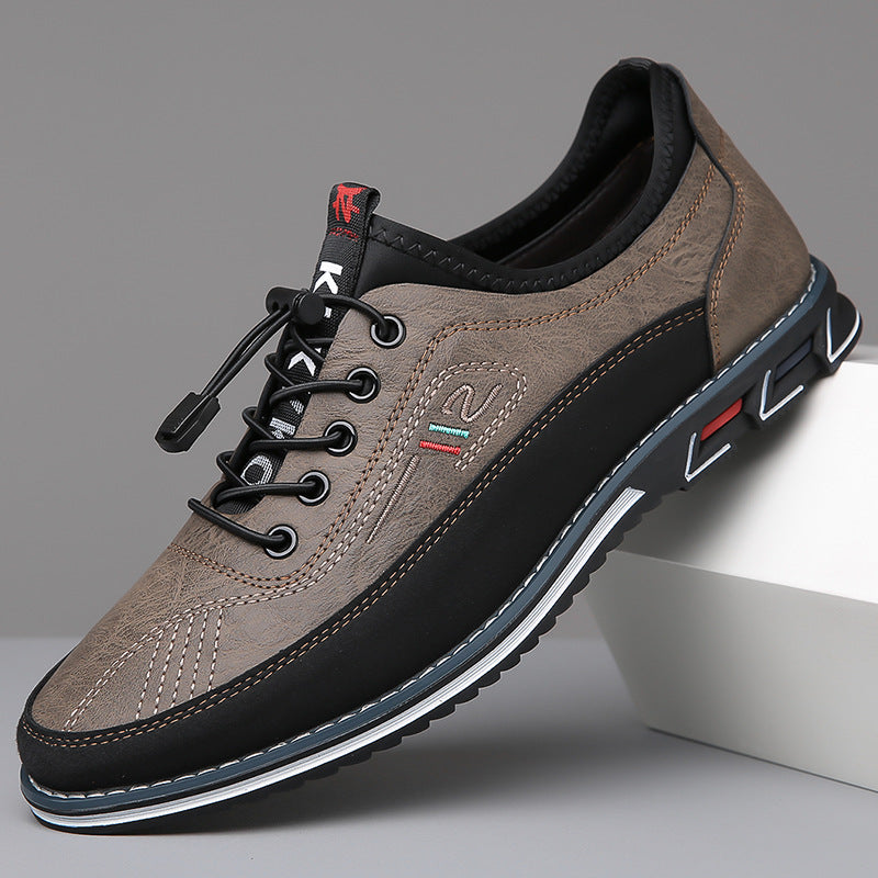 Zapatos Oxford de piel marrón con cordones negros y suela negra con ribete blanco