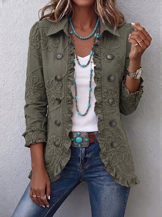Chaqueta verde oliva con bordado floral y botones metálicos, estilo artesanal